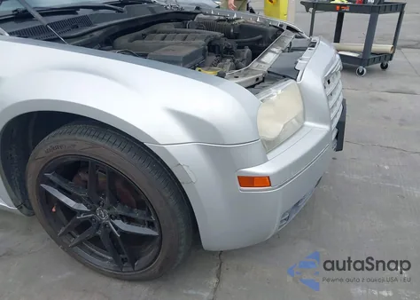 2010 Chrysler 300 Touring/Signature Series/Executive Series z USA, uszkodzony, nr VIN 2C3CA5CV2AH180310